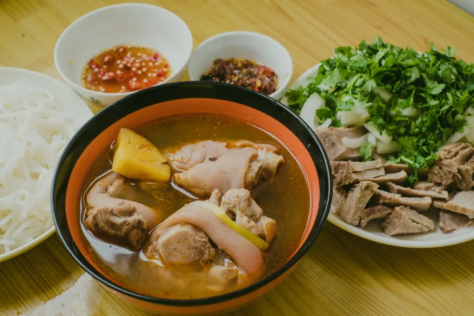 Nồi lẩu nghi ngút khói